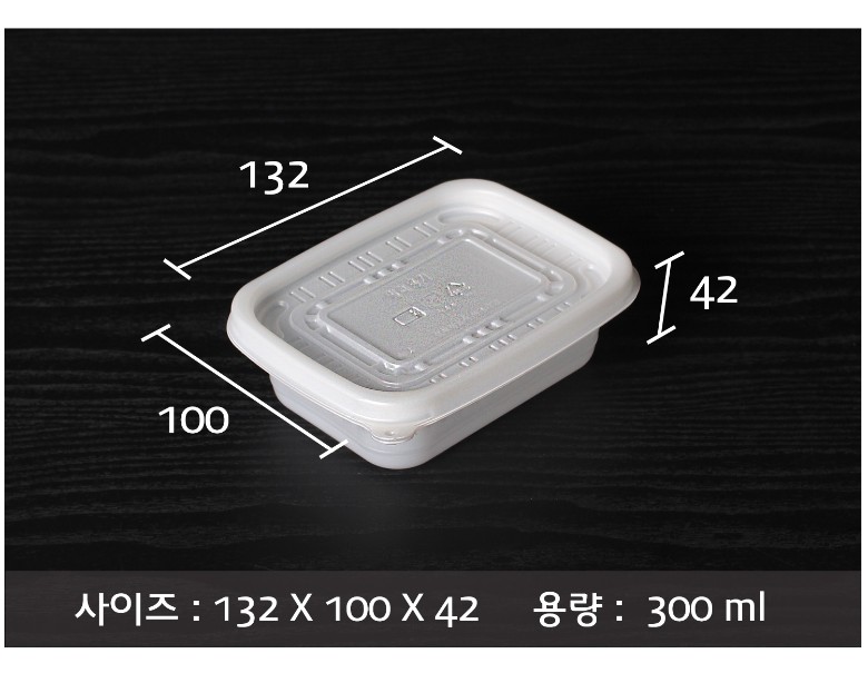 일회용용기, 죽용기, 사각죽용기 300ml 사이즈의 치수 132x100x42mm가 표기되어 정면에서 촬영된 제품 크기 안내 컷