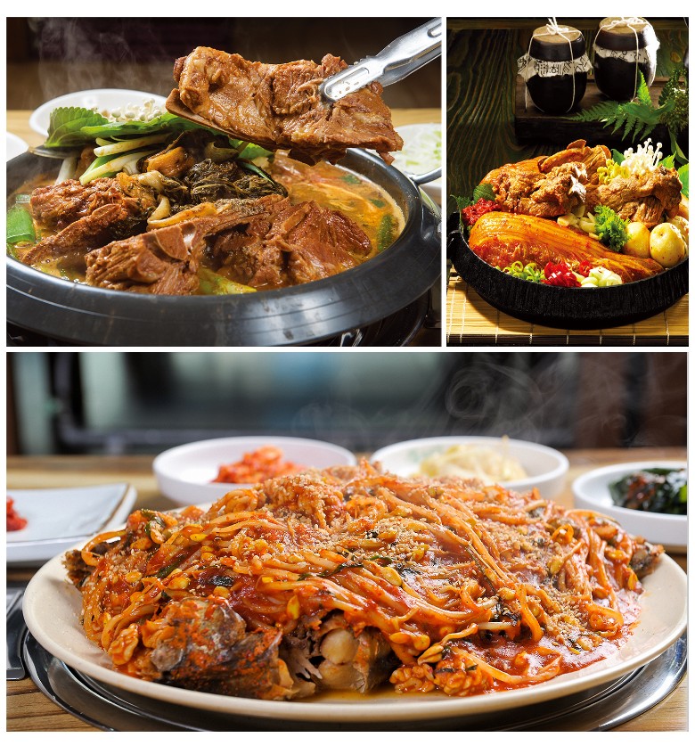 감자탕과 다른 음식들이 감자탕 용기에 담겨 있는 모습입니다. 뜨거운 상태로 제공하기 좋은 용기로, 감자탕용기와 엽떡용기, 배달포장 및 음식배달용기로 사용됩니다.