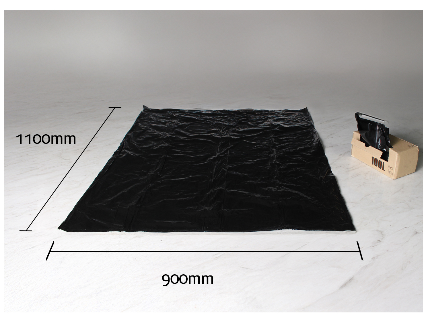 비닐봉투 재활용비닐봉투 쓰레기봉투 크기 안내 - 비닐봉투 펼친 모습과 20L 용량의 포장 상자가 함께 있는 이미지