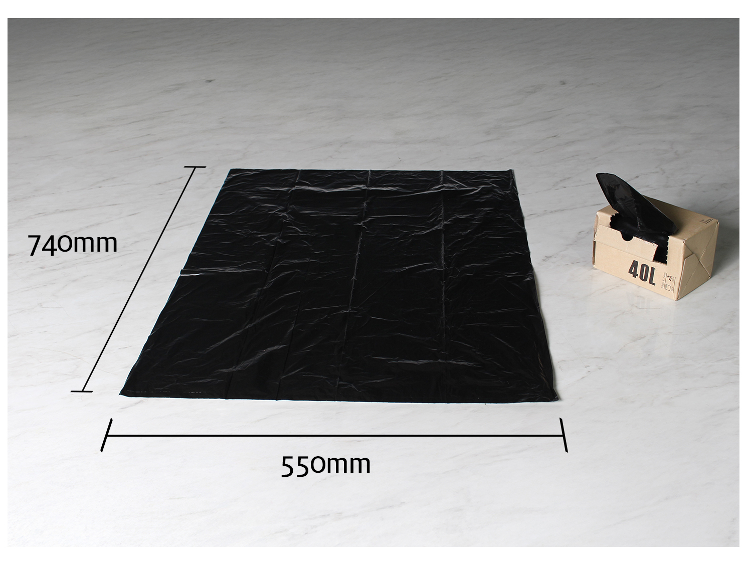 비닐봉투 재활용비닐봉투 쓰레기봉투 크기 안내 - 비닐봉투 펼친 모습과 20L 용량의 포장 상자가 함께 있는 이미지