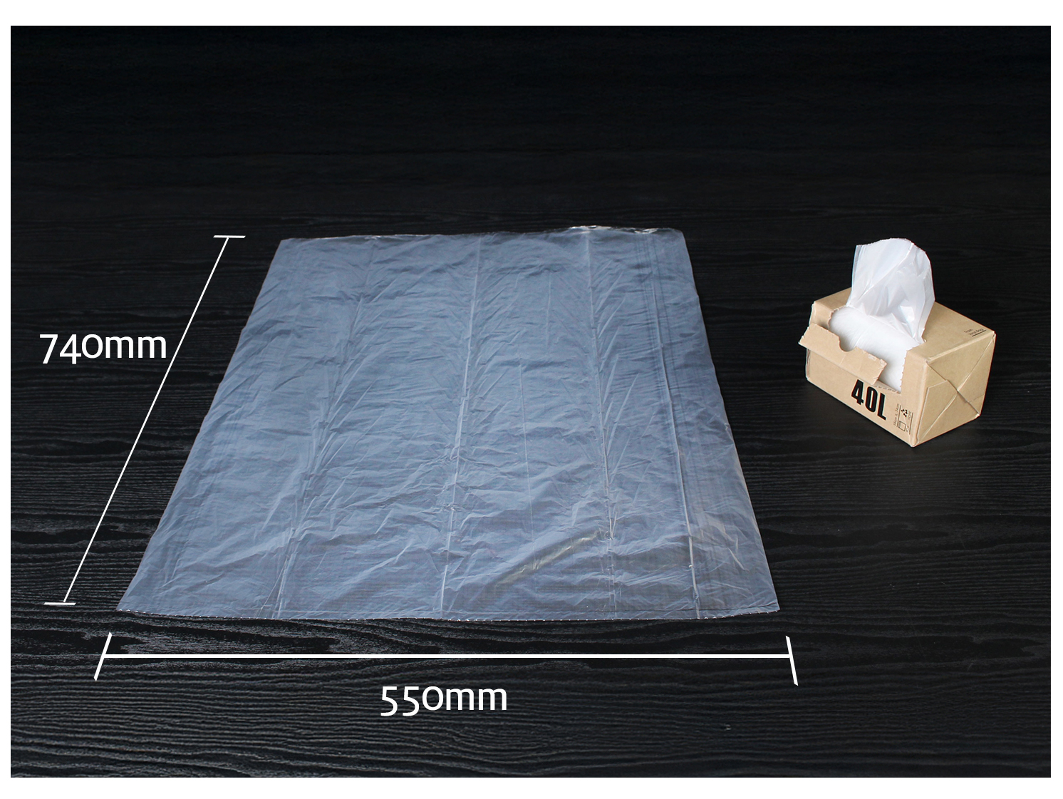 비닐봉투 재활용비닐봉투 쓰레기봉투 크기 안내 - 비닐봉투 펼친 모습과 20L 용량의 포장 상자가 함께 있는 이미지