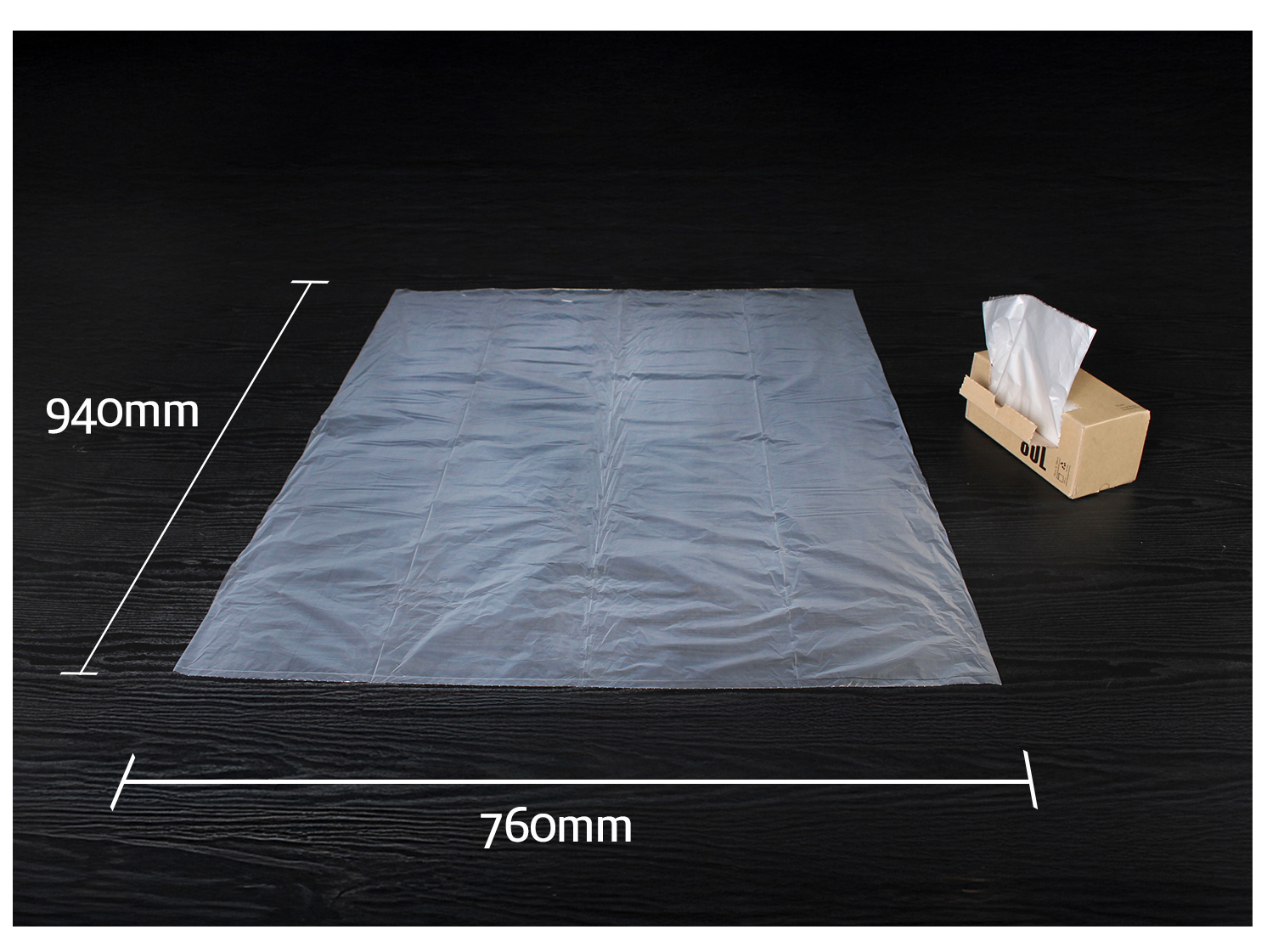 비닐봉투 재활용비닐봉투 쓰레기봉투 크기 안내 - 비닐봉투 펼친 모습과 20L 용량의 포장 상자가 함께 있는 이미지