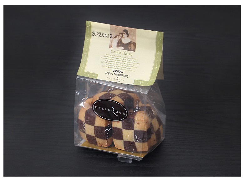 쿠키명이 표기된 택과 비닐포장된 쿠키 이미지