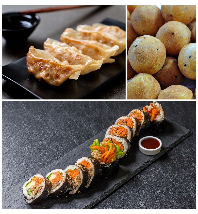 구운 만두, 타원형 경단, 김밥이 각각 개별 접시에 담긴 음식 구성 예시